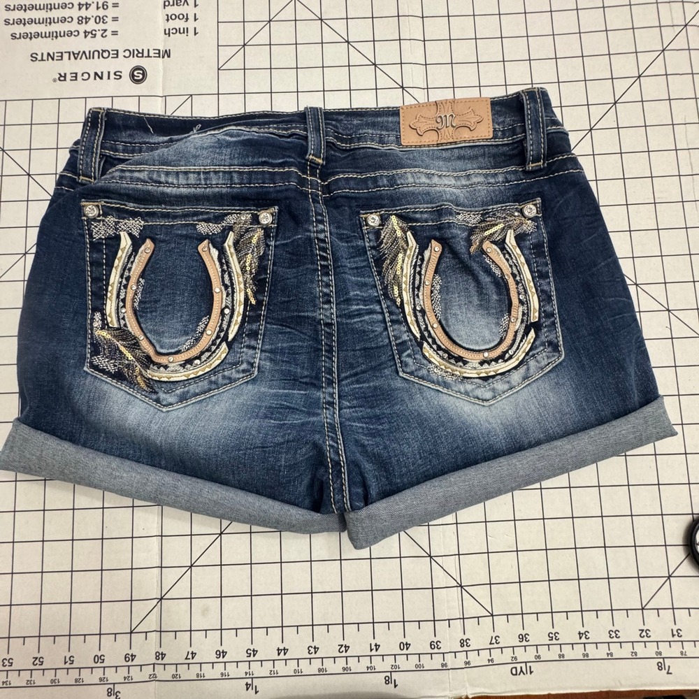 Miss Me Womens Size 34 Horseshoe Embellished Dark Wash Cuffed Denim Shorts
